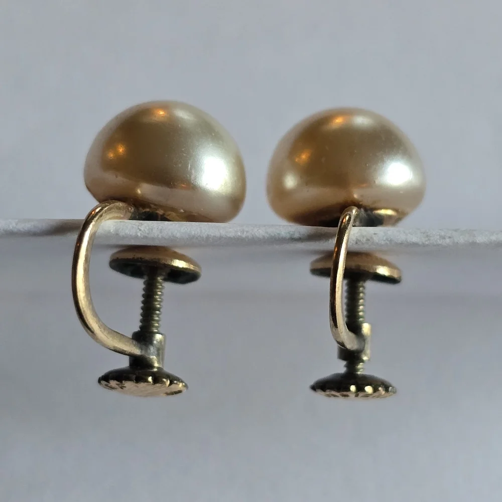 Vintage earrings screwback gold filled faux pearl pearlcore dainty classic